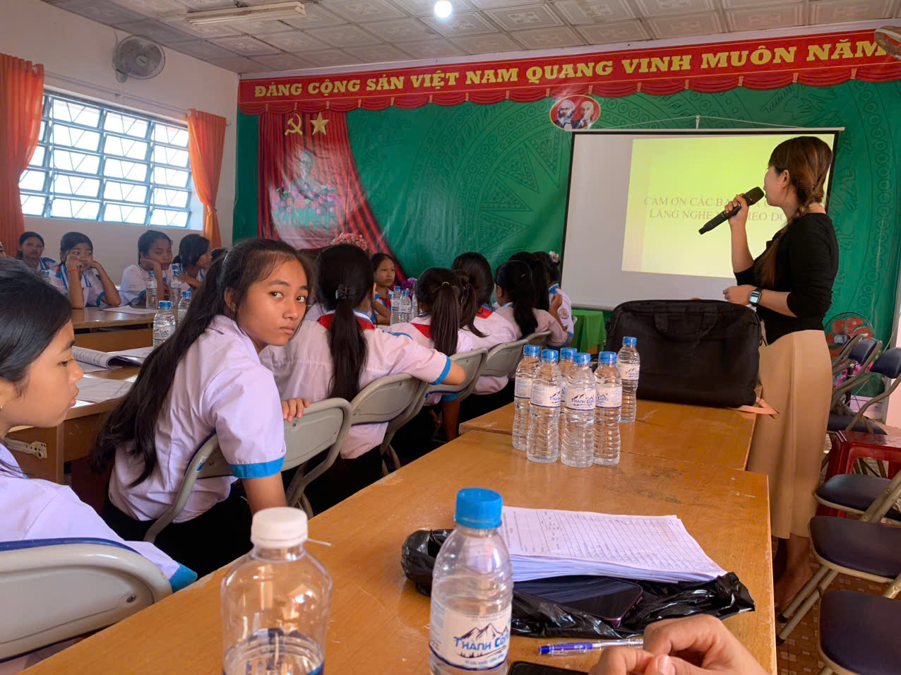 TRƯỜNG THCS PHÚ MỸ PHỐI HỢP VỚI TRUNG TÂM Y TẾ HUYỆN MỸ TÚ TỔ CHỨC BUỔI NÓI CHUYỆN TƯ VẤN CHĂM SÓC SỨC KHỎE SINH SẢN VỊ THÀNH NIÊN CHO HỌC SINH LỚP 8 CỦA TRƯỜNG VÀO SÁNG NGÀY 21/10/2024